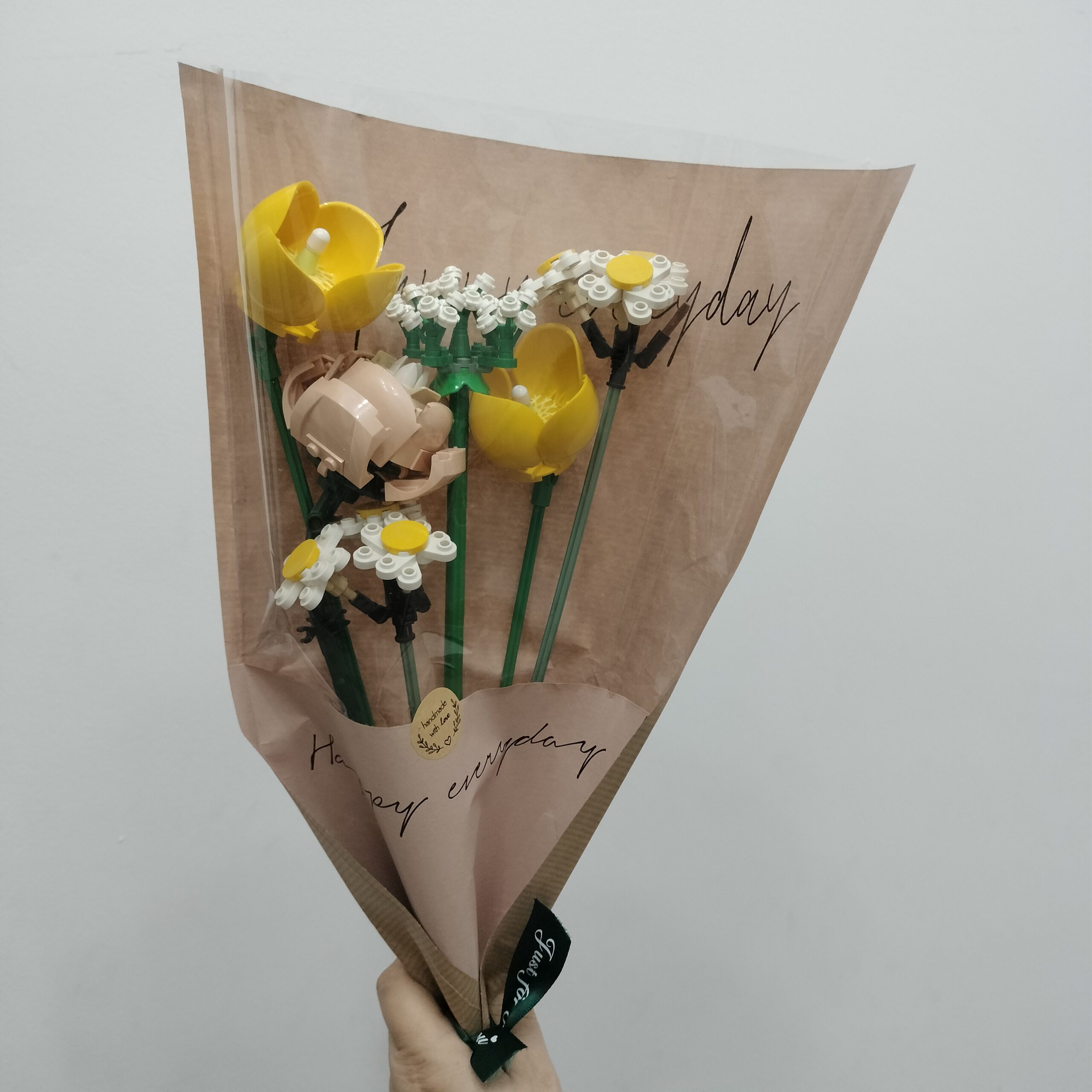 Buchet cu margarete și maci LEGO